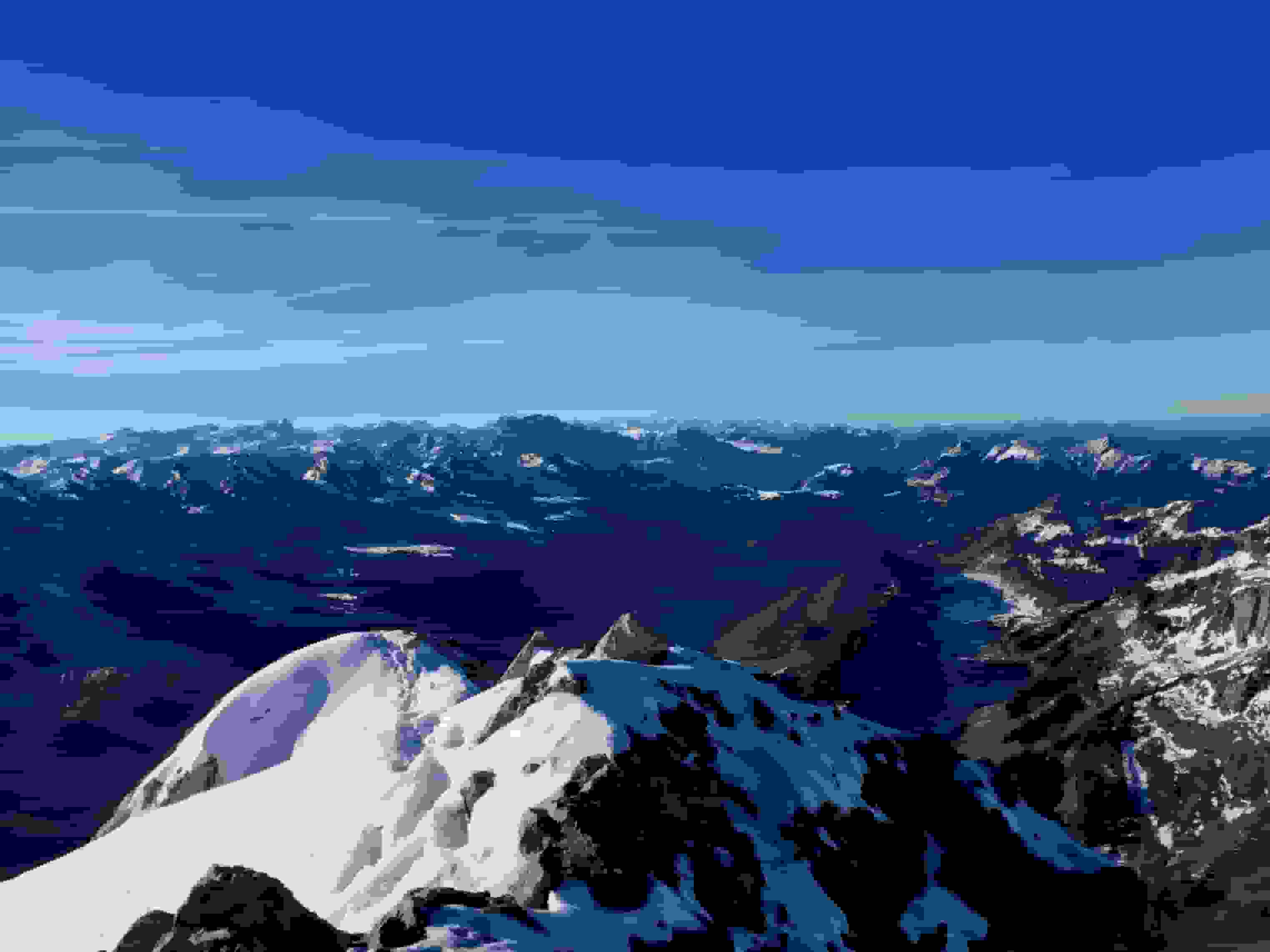 Blick nach Südwesten in die Glarner und Schwyzer Alpen.