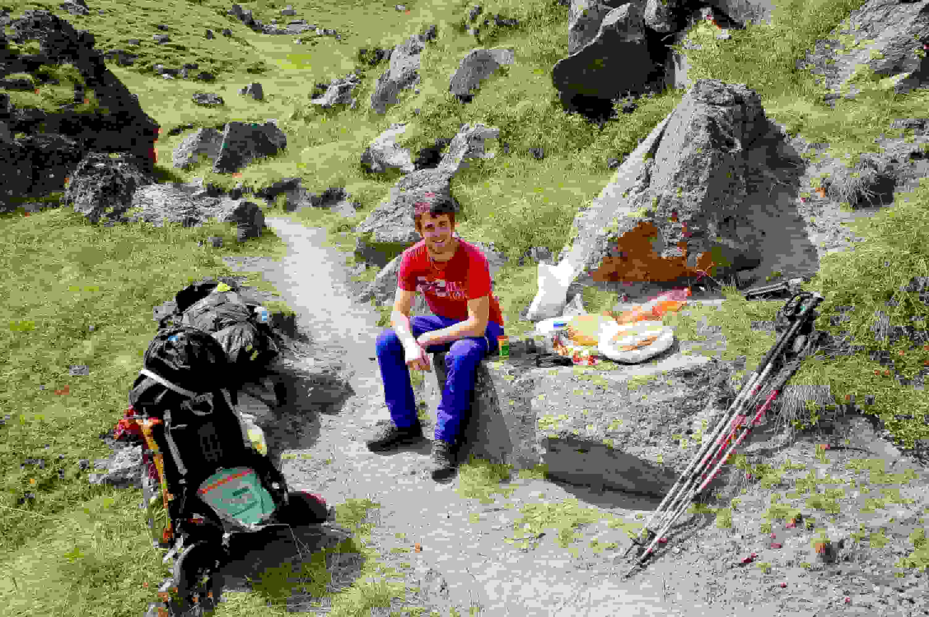 Erste Pause beim Aufstieg in Richtung Airfield