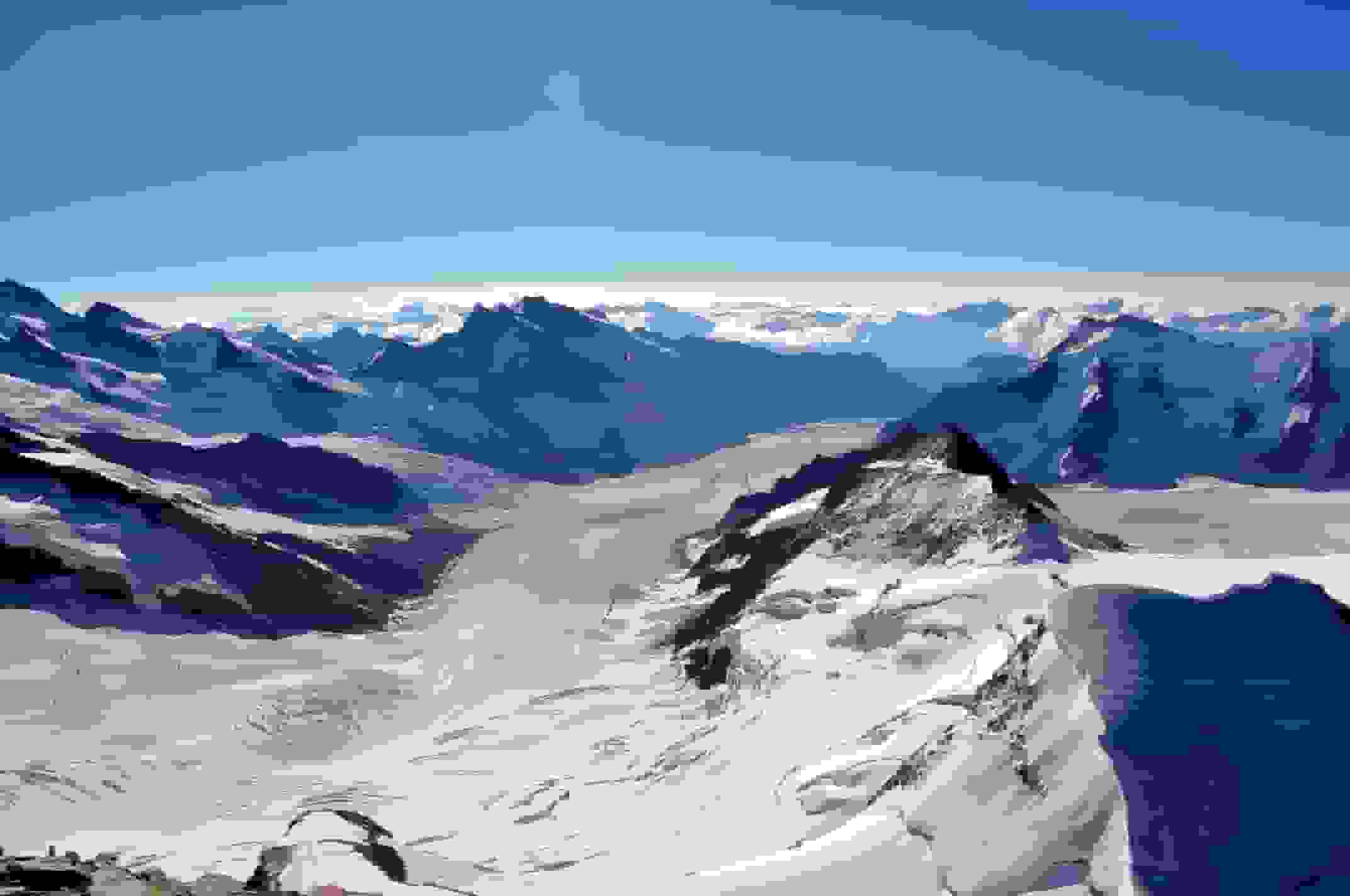 Tiefblick von der Jungfrau auf den Aletschgletscher