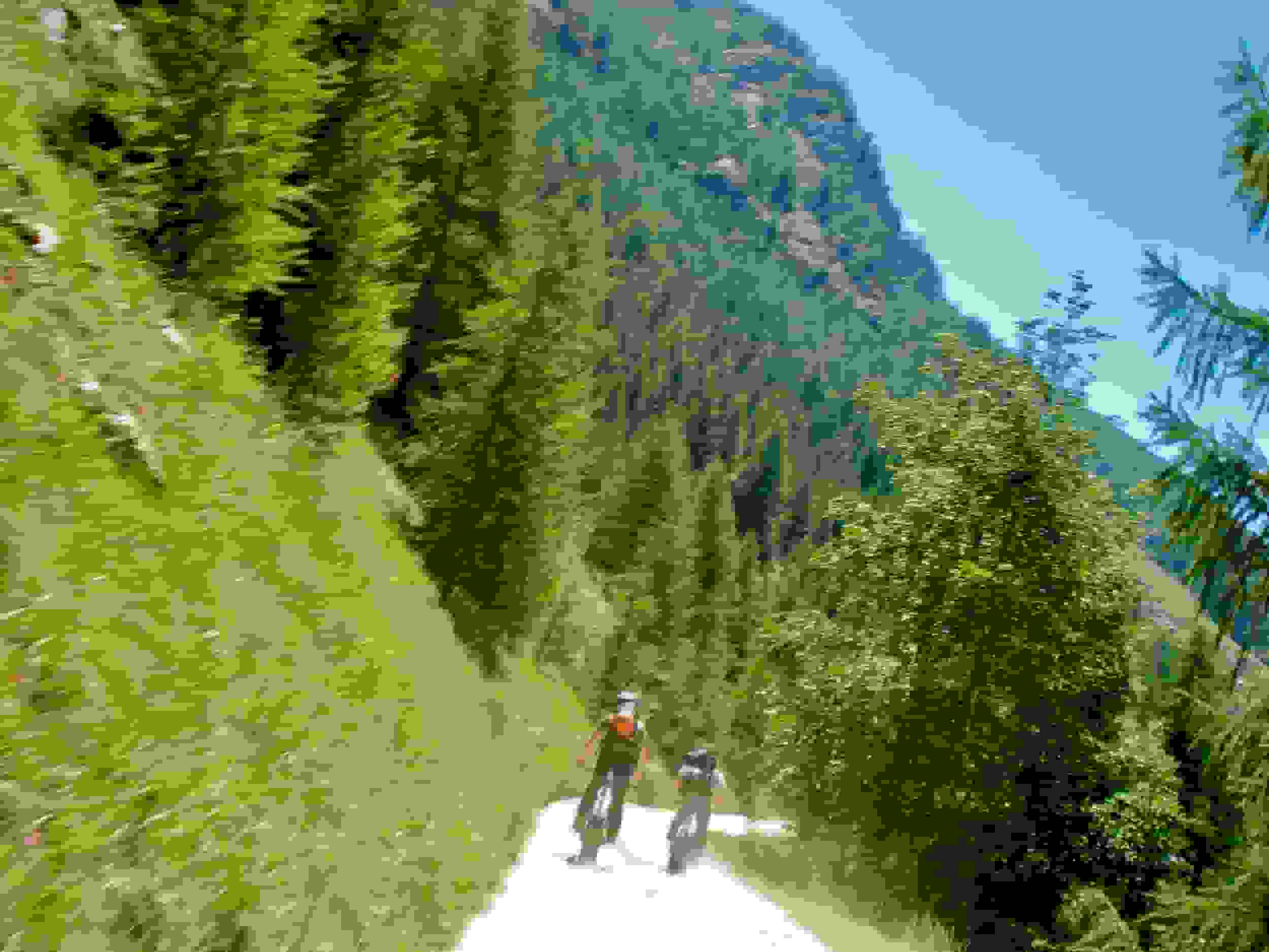 Rasante Abfahrt vom Kreuzboden nach Saas Grund mit den Riesentrottis