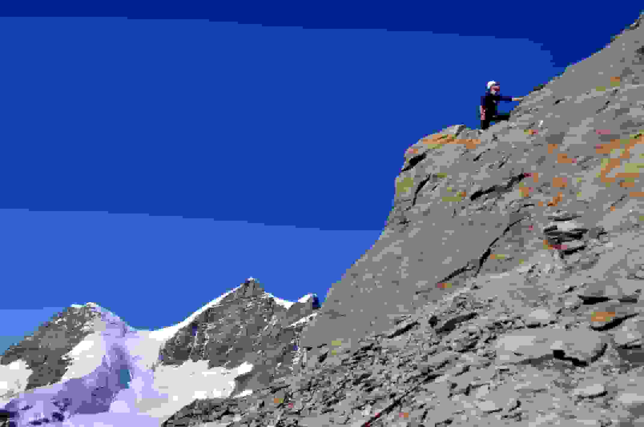 Im Aufstieg zum Mönch. Hinten die Jungfrau