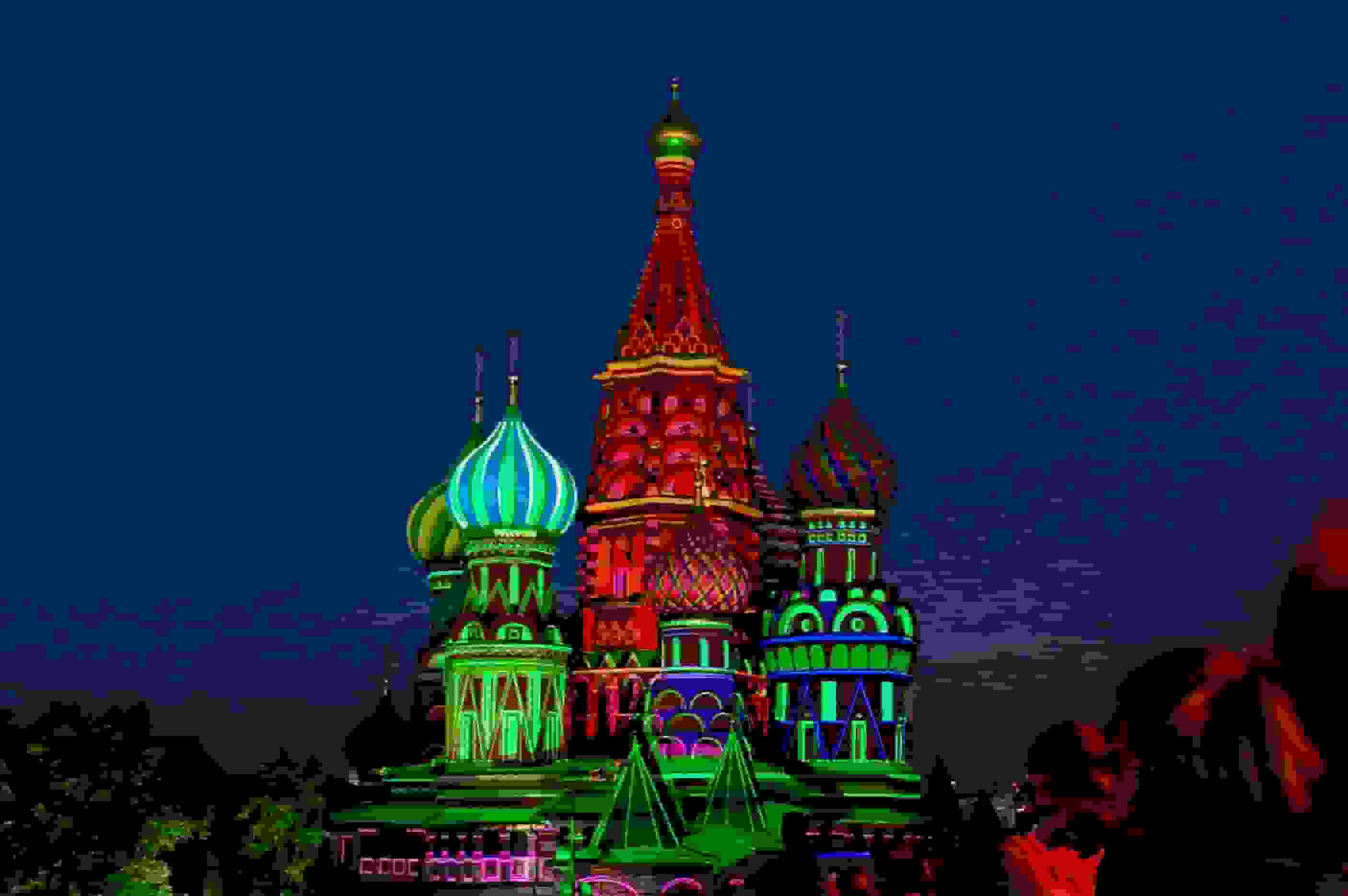 Kremlin Tattoo: Die Basilius-Kathedrale wird festlich beleuchtet