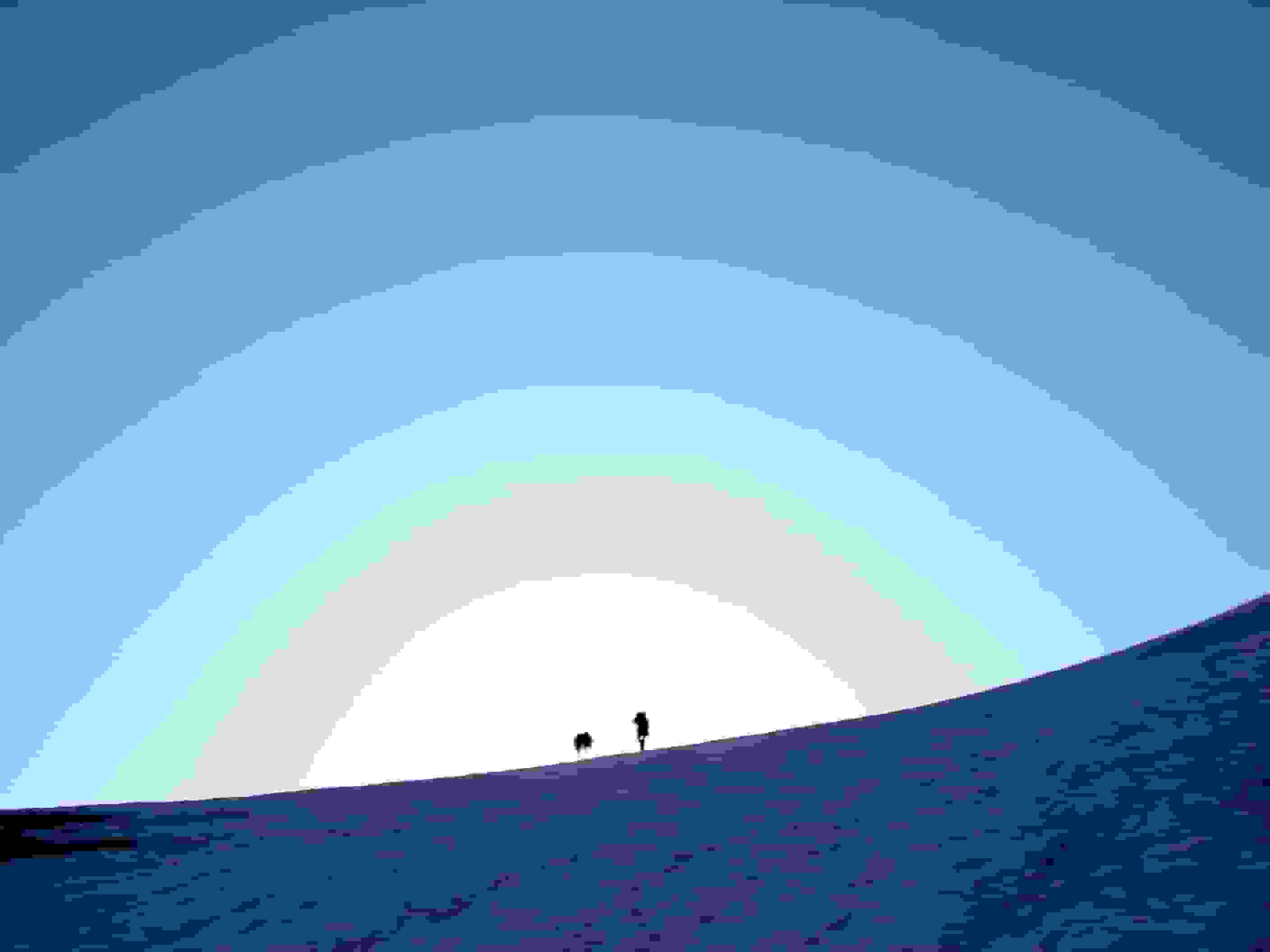 Zwei weitere Bergsteiger am Horizont