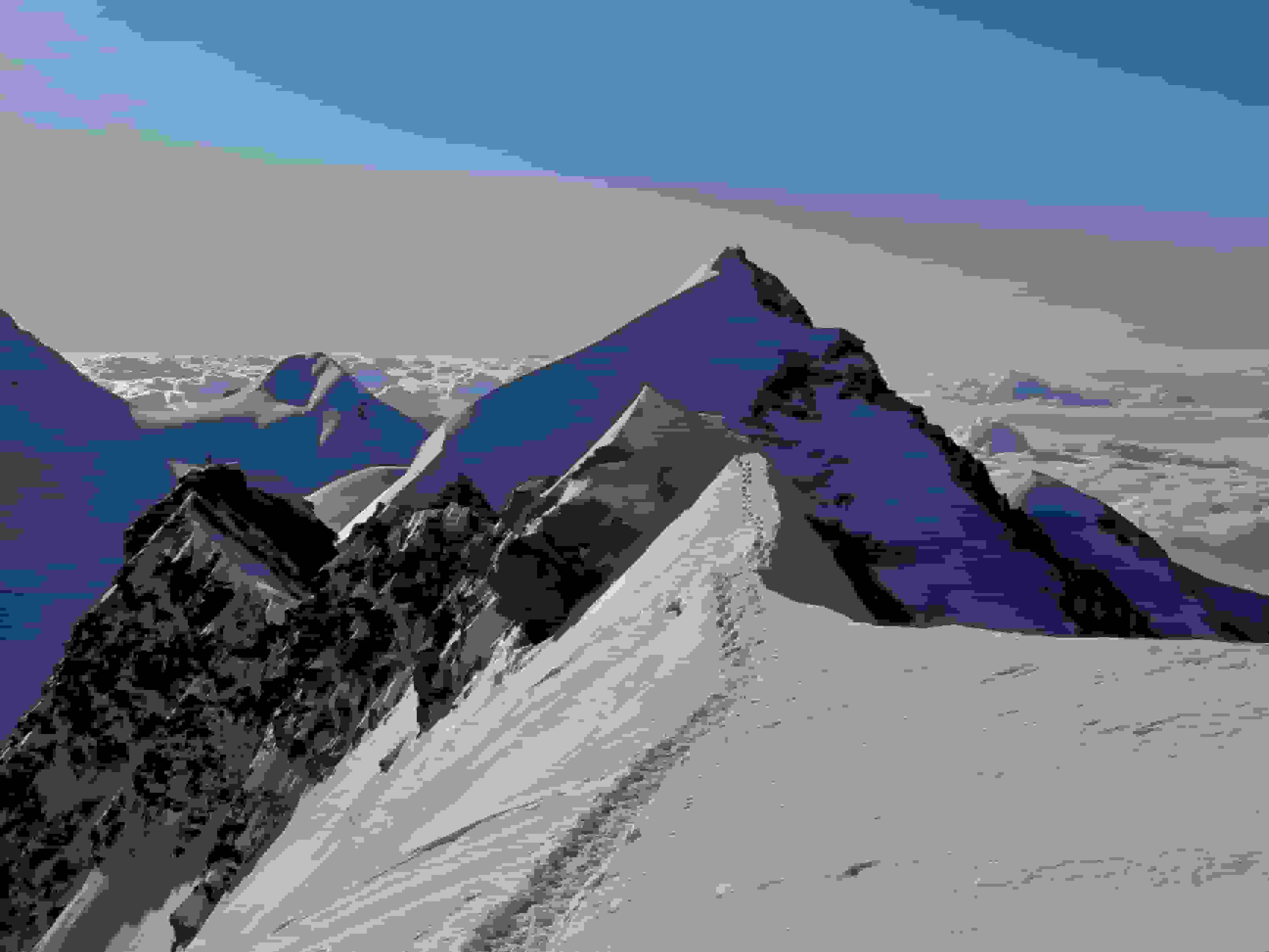 Blick vom Liskamm West- zum Ostgipfel: Die Überschreitung beginnt!