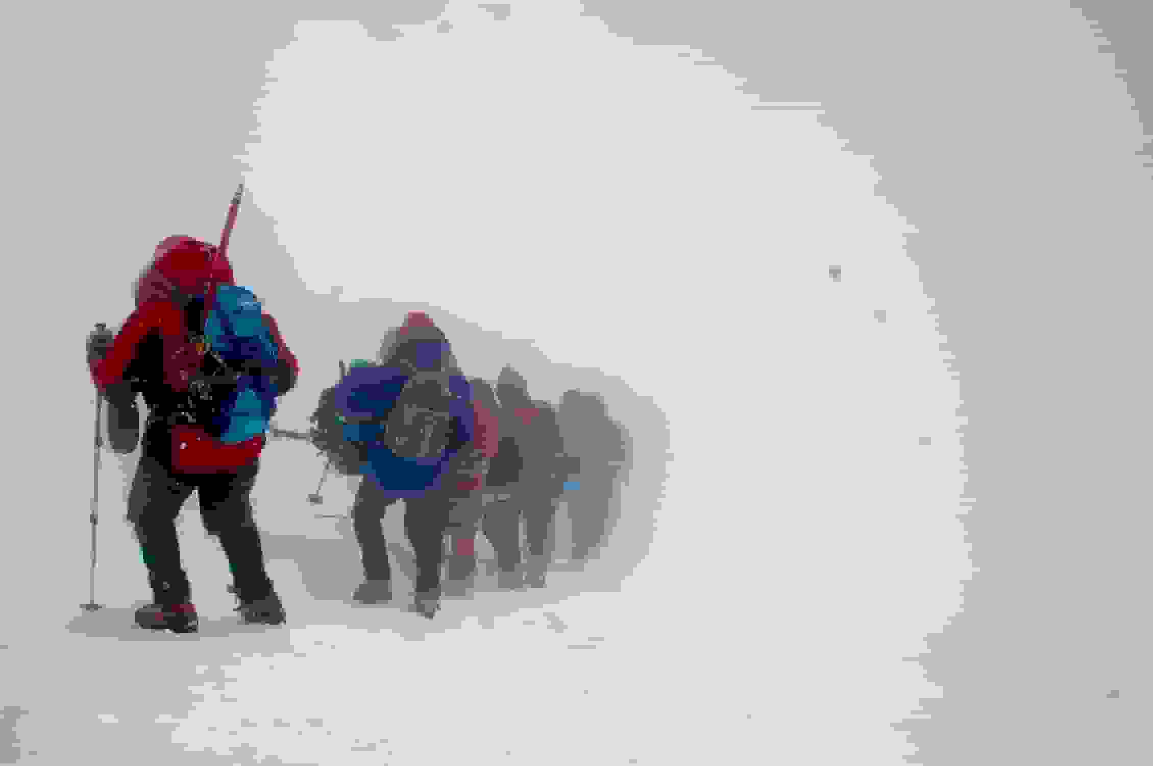 Eine andere Gruppe verschwindet ins Nichts