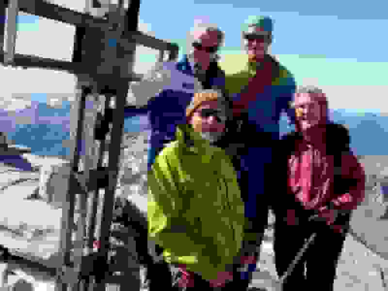 Glücklich auf dem Gipfel