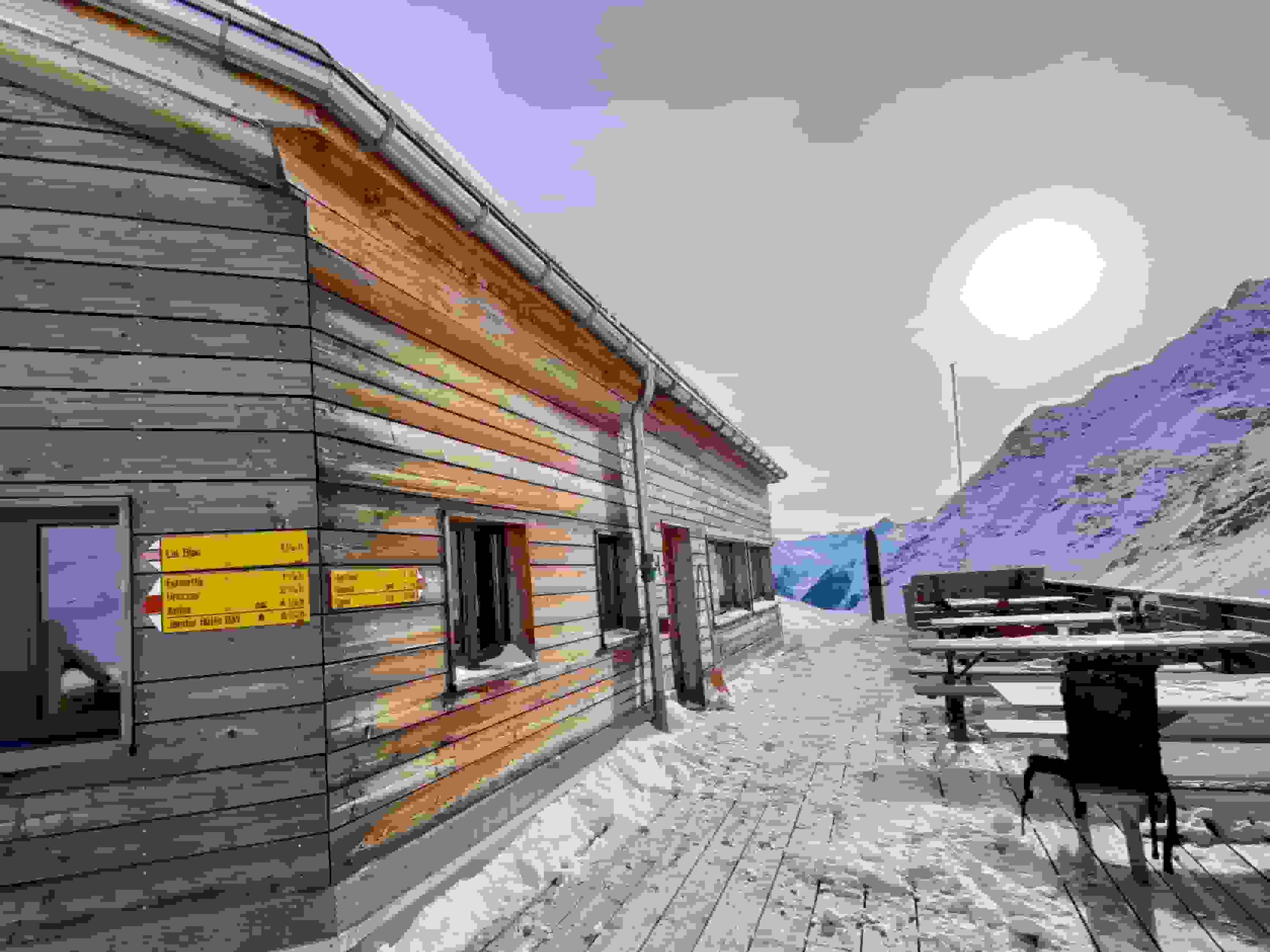 Die schöne Terrasse der Chamonna Tuoi