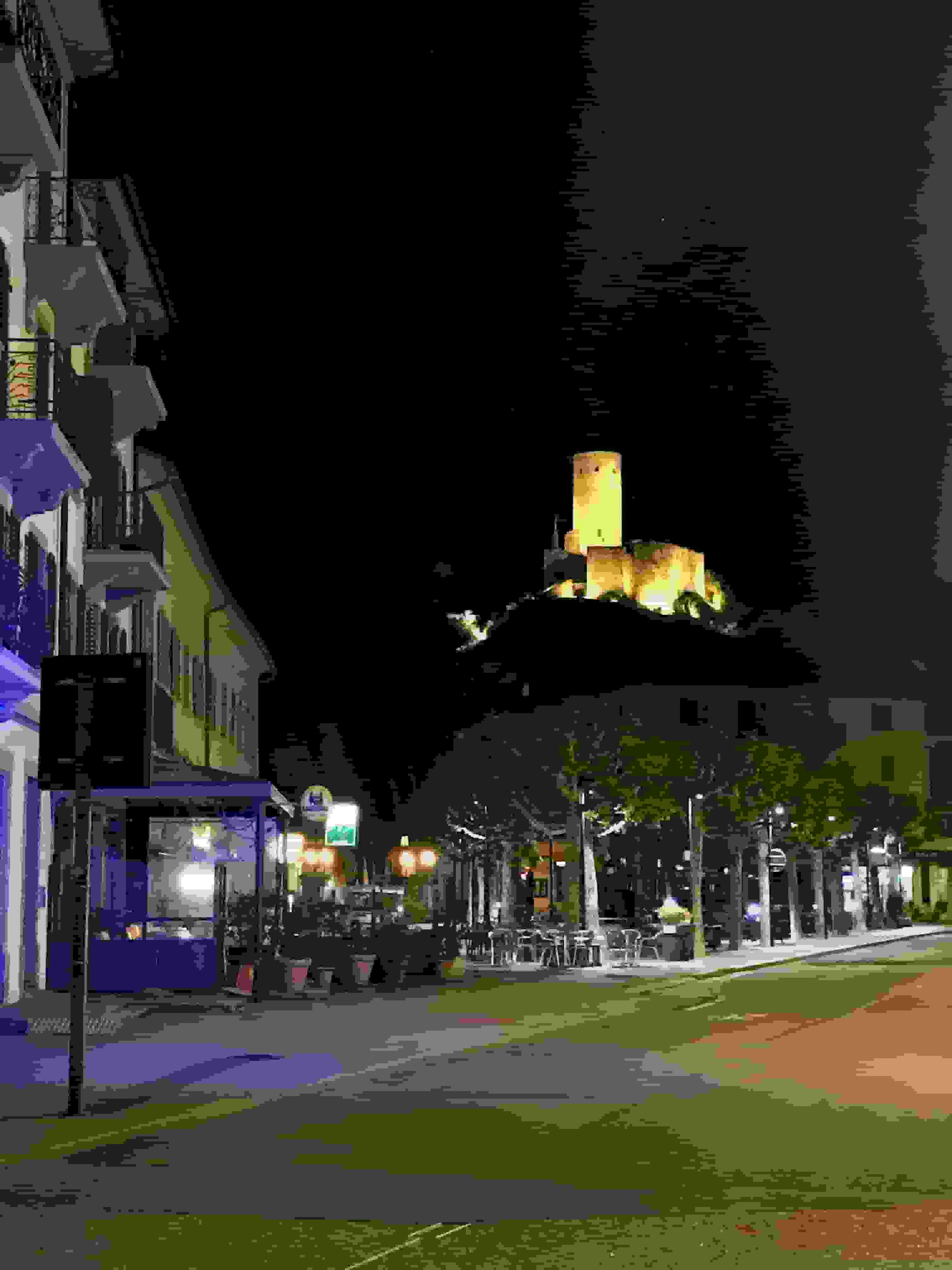 Martigny mit Ruine du Château