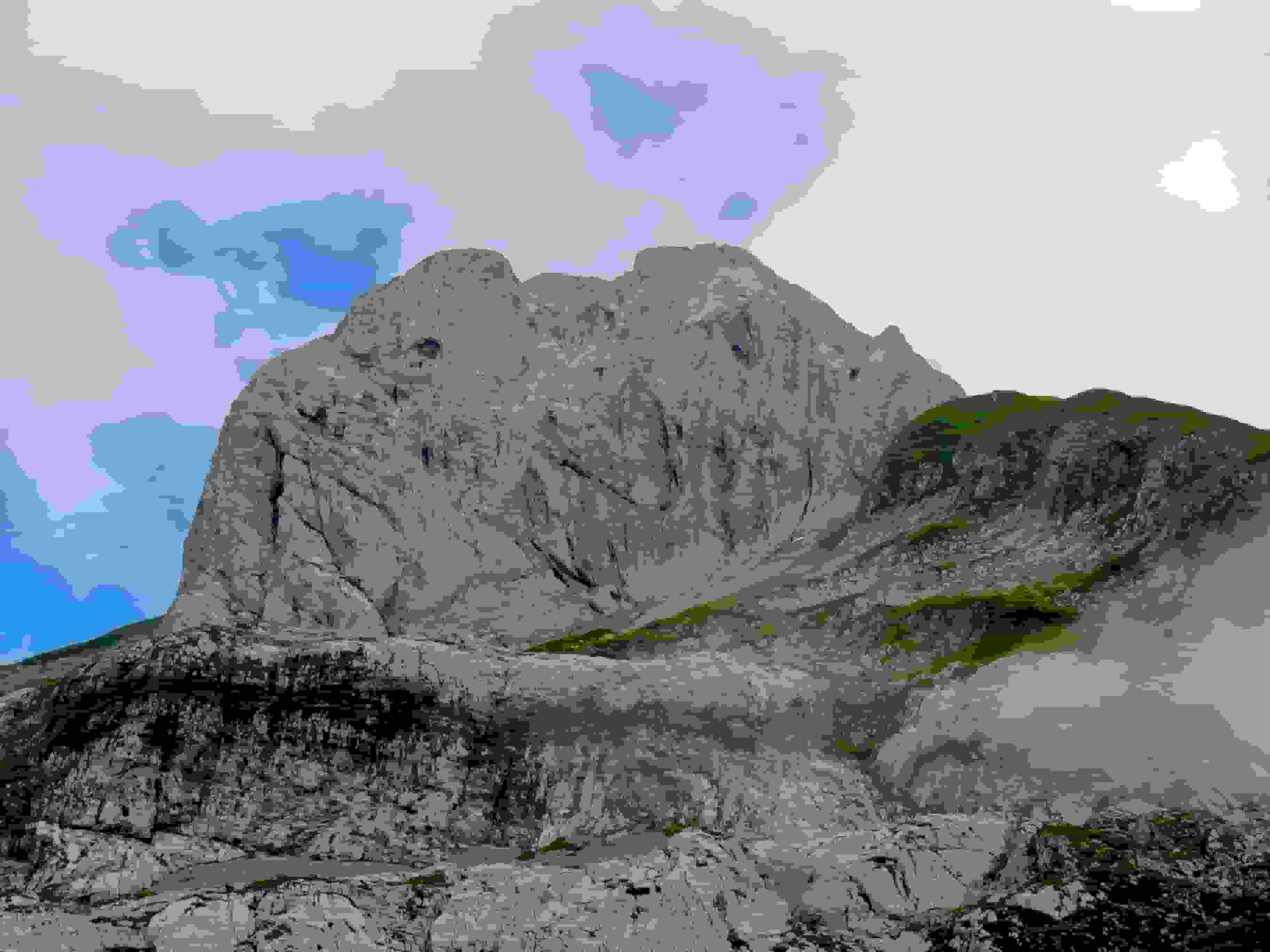 Der Altmann zeigt sich. Rechts die Rässegg - dahinter der Rässeggsattel