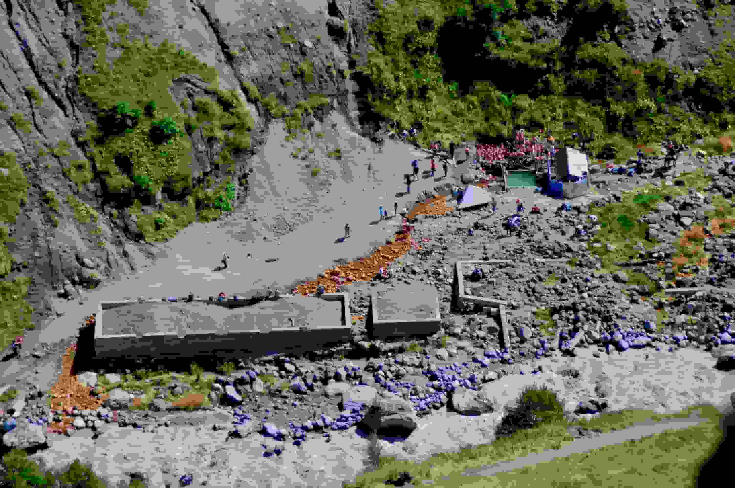 Zoom hinunter zu den Bädern von Dzhyly-Su