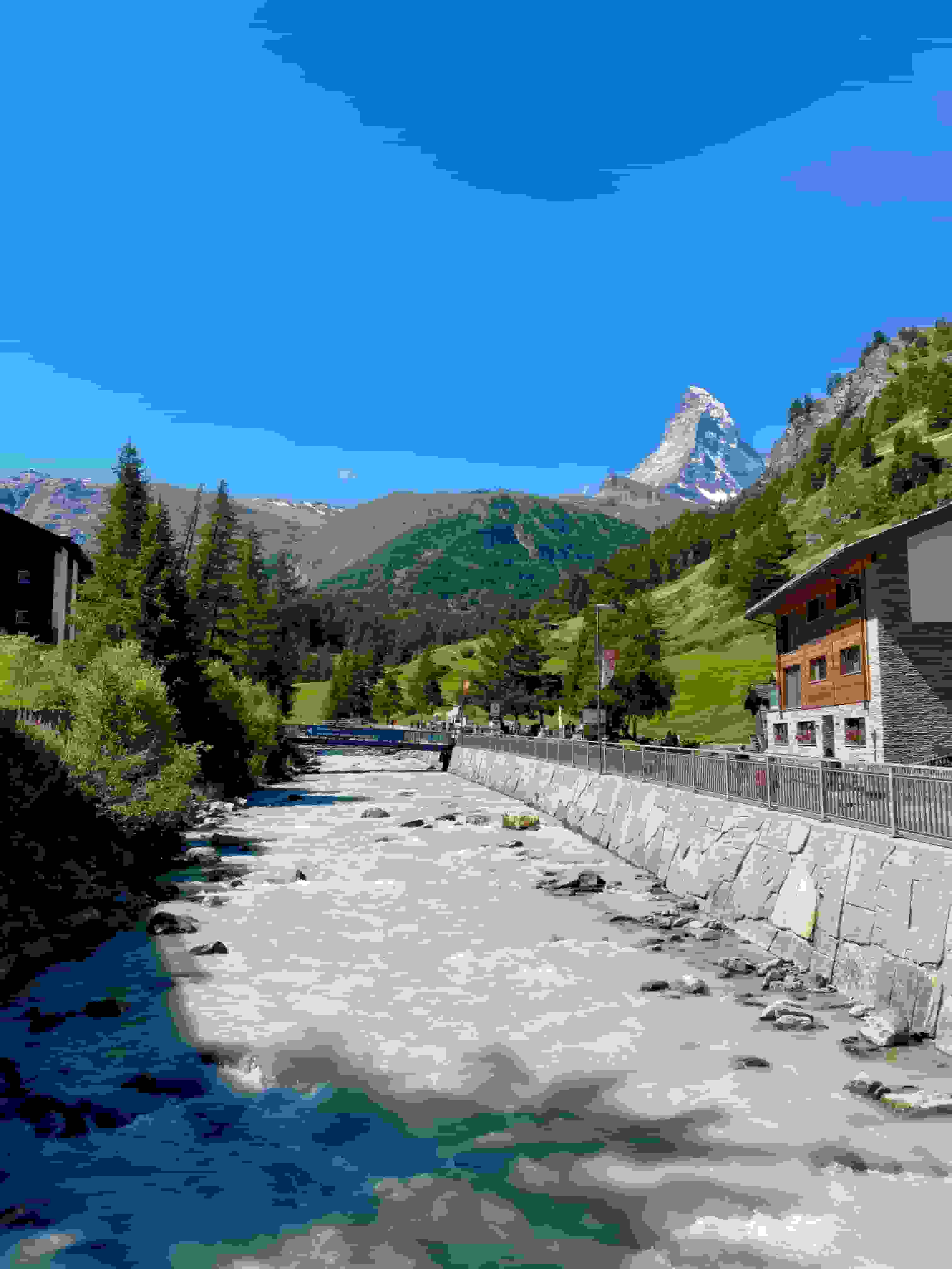 Start in Zermatt - mit dem bekanntesten aller Berge als Kulisse